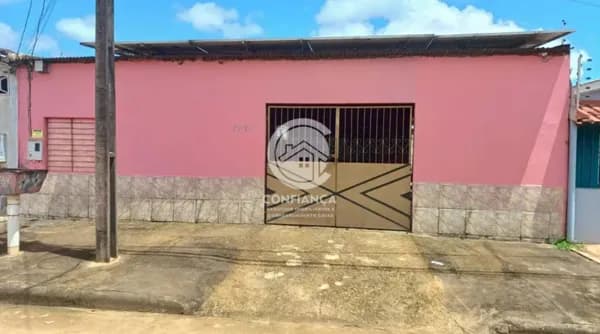 Casa no Bairro Três Marias de 03 Quartos Sendo Uma Suíte