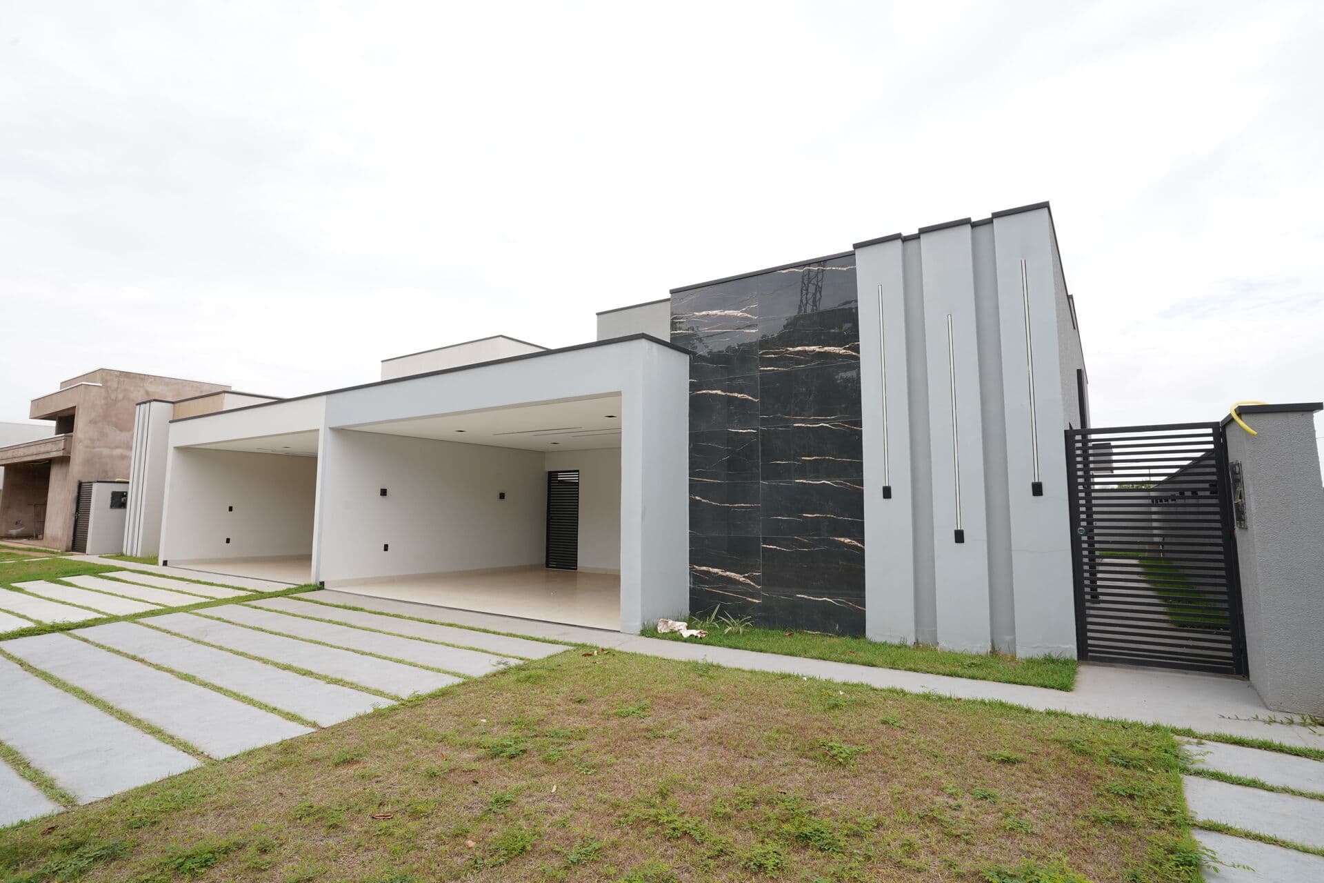 Casa Nova no Residencial Orleans - com 03 suítes