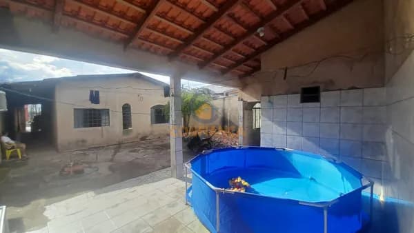 Casa na Av. Mamoré (Zona Leste) - 04 quartos sendo 01 Suíte