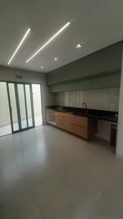 Sobrado Moderno com 3 Suítes, Piscina e Espaço Gourmet à Venda no Parintins