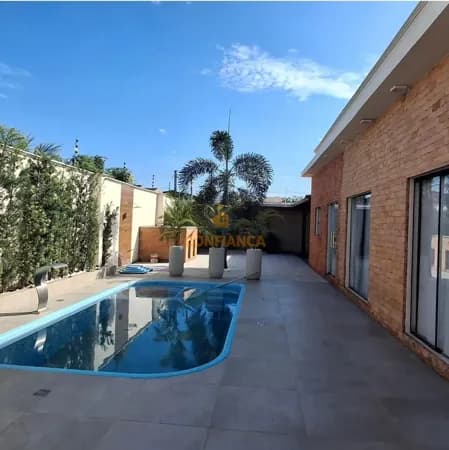 Casa no Bairro Floresta com 02 suítes - Com Piscina