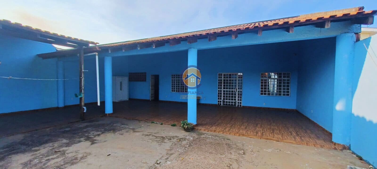 CASA NO BAIRRO ELDORADO - Com 04 quartos sendo 01 Suíte
