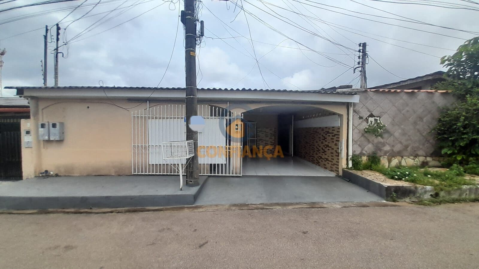 IMÓVEL COMERCIAL PARA LOCAÇÃO - Casa no Flodoaldo com 5 salas