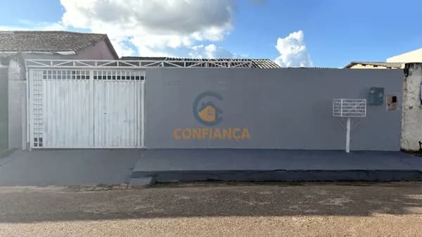 Casa a venda próximo ao Porto Velho Shopping, 4 quartos, 1 escritório e 2 salas