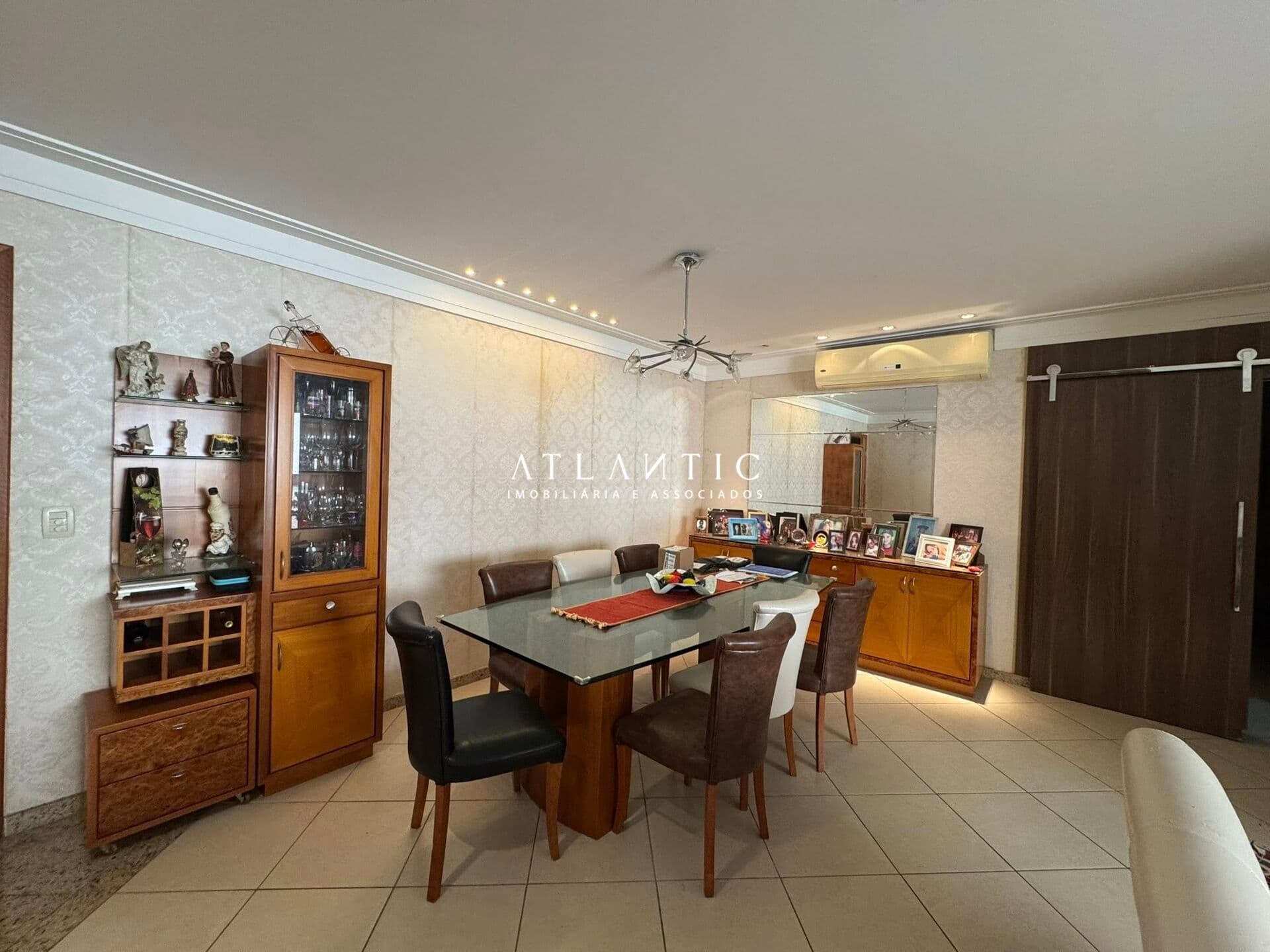 Apartamento no Edifício Ângelo Menini com 4 quartos - Praia de Itaparica - V.V. / ES