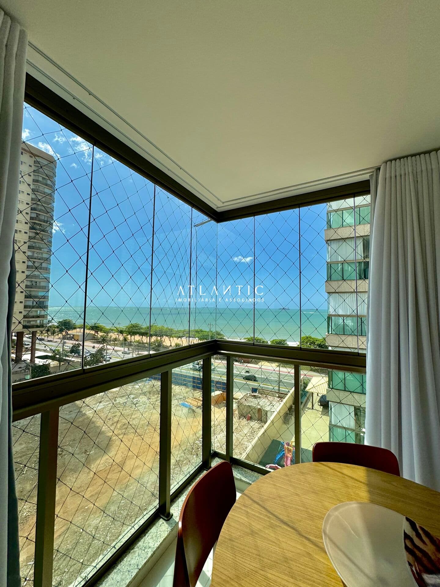 Apartamento 03 quartos frente mar na Praia de Itaparica em vila velha -ES