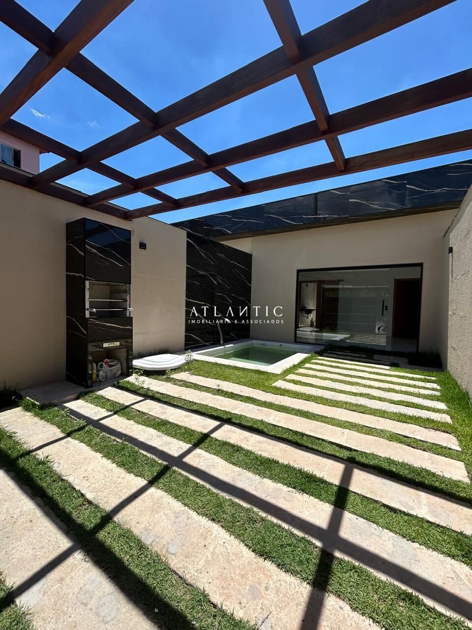 Casa Padrão 3 quartos no bairro Laguna Parque em Vila Velha/ES