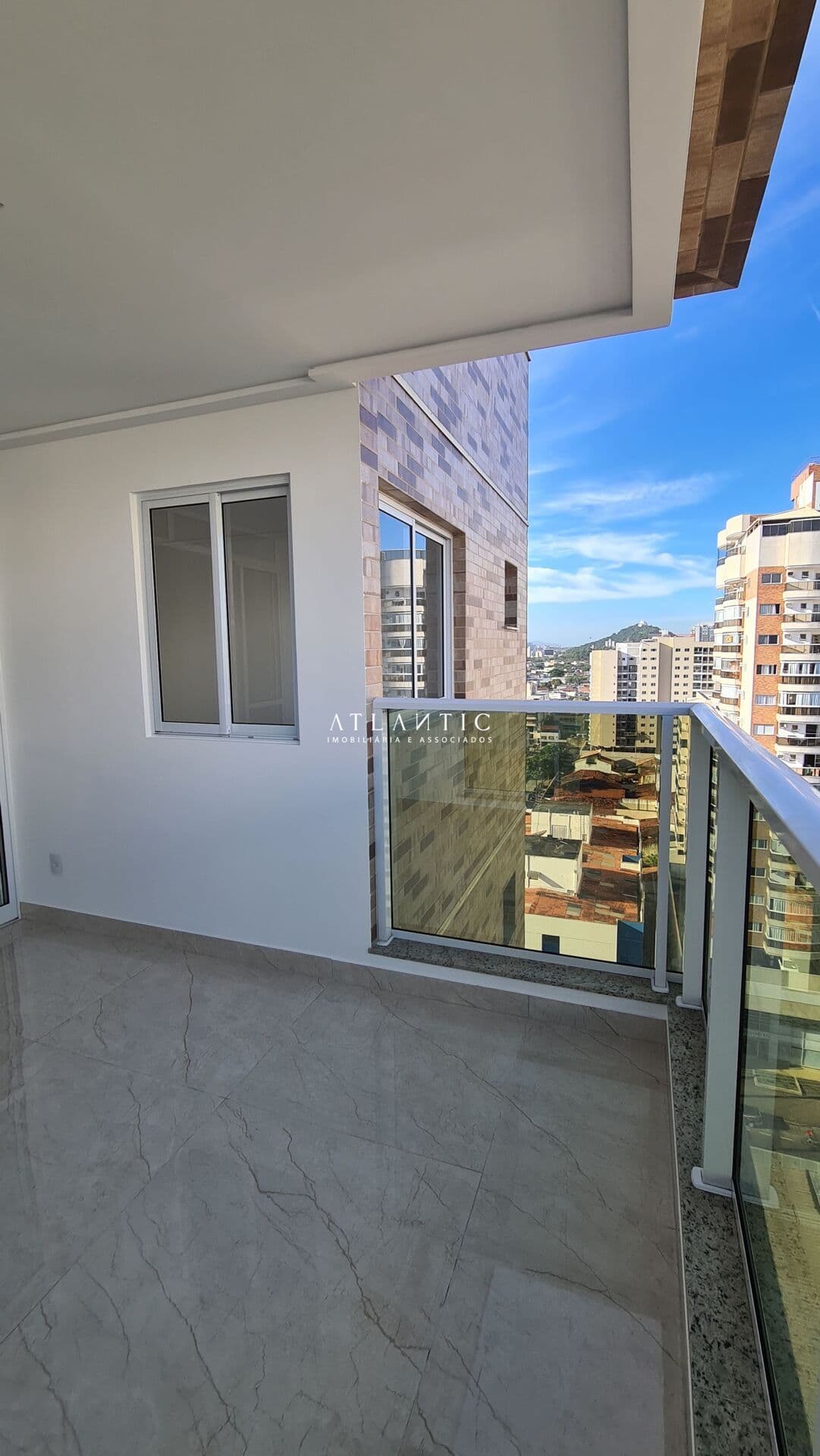 Apartamento 03 quartos na Praia de Itapuã em Vila Velha -ES