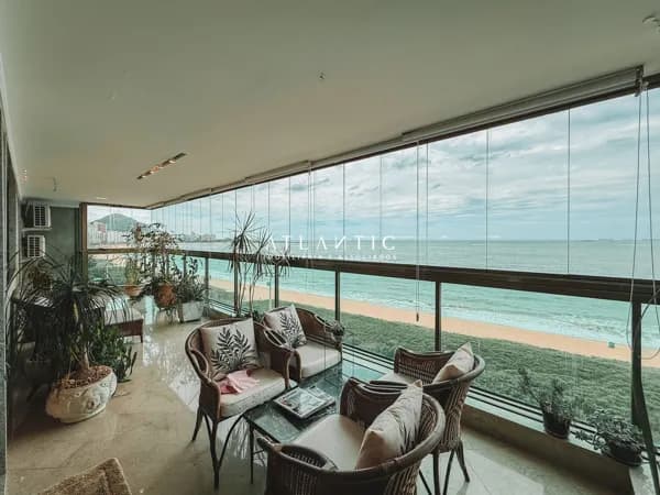 Exclusivo! Gigante de frente mar na praia da costa!