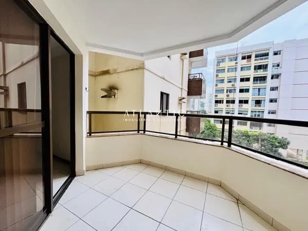 Apartamento amplo de 3 Quartos na Praia da Costa – Vila Velha