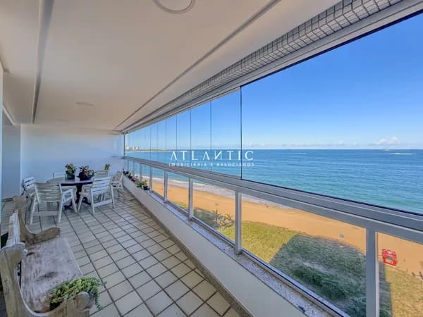 Frente mar, Gigante Praia da Costa, 4 Quartos com 2 suite!