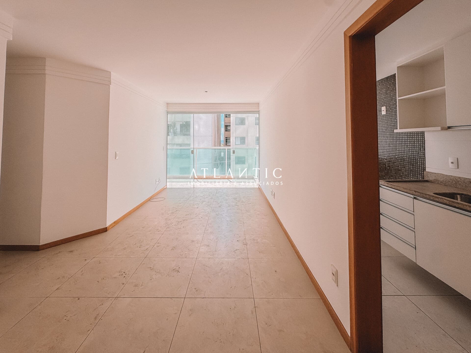Apartamento 3 quartos com suíte e lazer completo a meia quadra do mar – Beverly Hills Itapoã