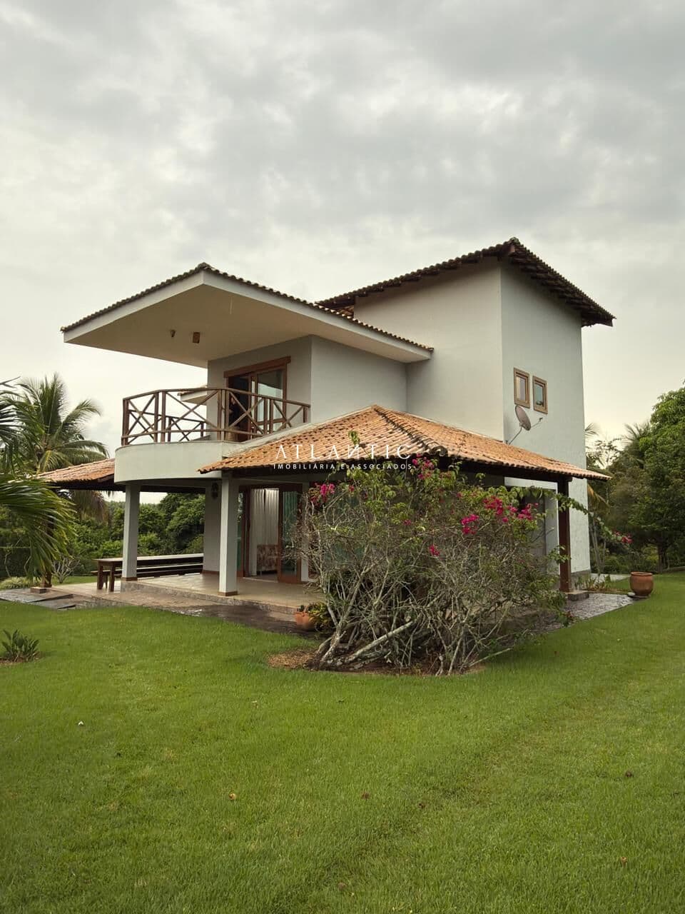 Casa no Condomínio Lagoa da Praia com 2 suítes e 200 m² - Guarapari / ES