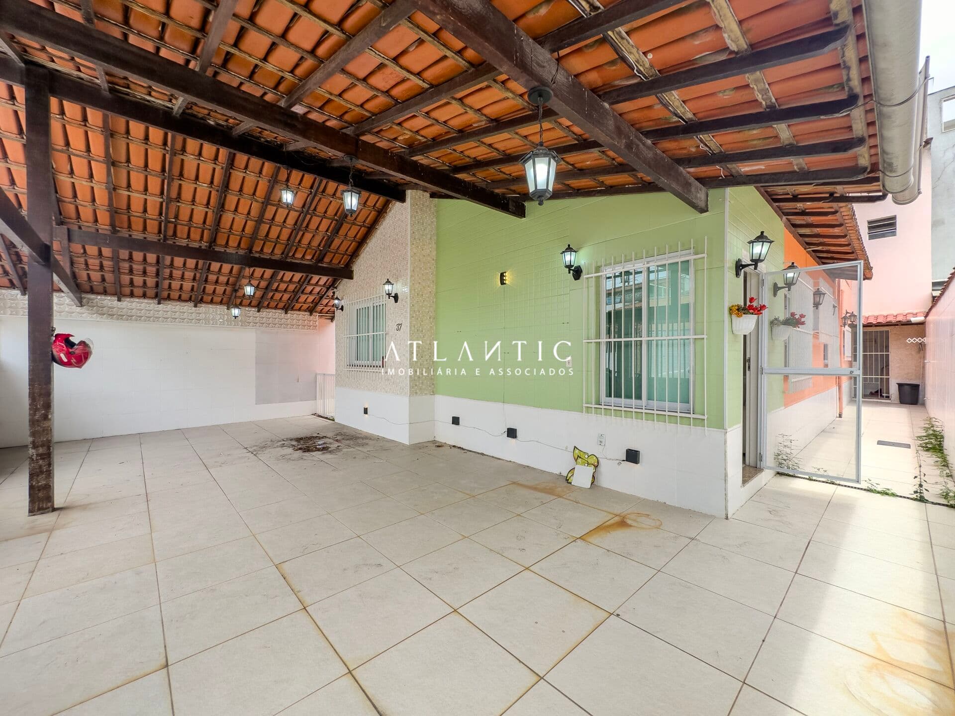 Casa com 3 quartos e 1 suíte - Praia das Gaivotas - V.V. / ES