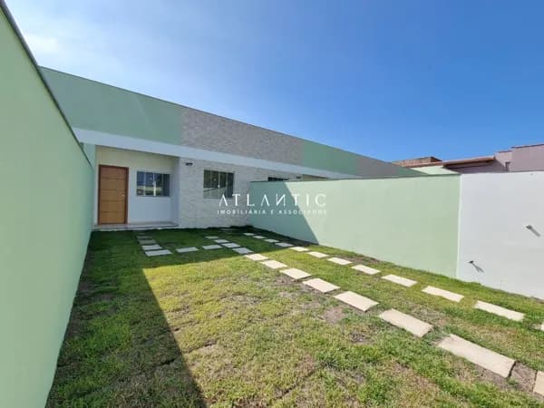 Casa Nova alto Padrão, escriturada! 2 Quartos com suite e quintal