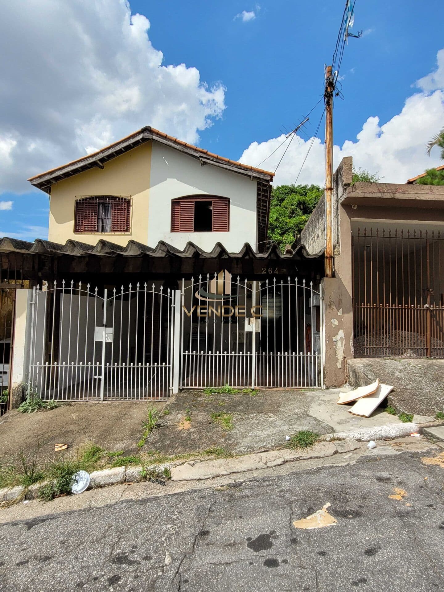 Sobrado à Venda na Vila Euthalia com Quintal e 2 Vagas