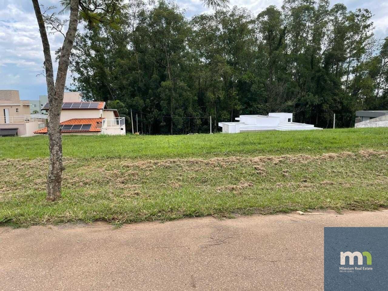 Terreno no asfalto em frente ao Clube de Campo no Ninho Verde 1 (km 157 da Castelo Branco)