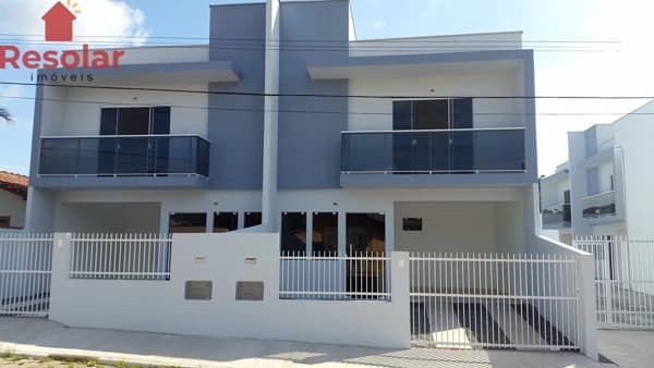 Geminado com 03 quartos sendo 01 suíte á Venda no bairro Acaraí em São Francisco do Sul/SC