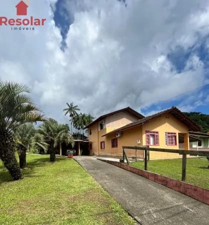 Casa de Alvenaria á venda no Bairro Acarai em São Francisco do Sul - SC.