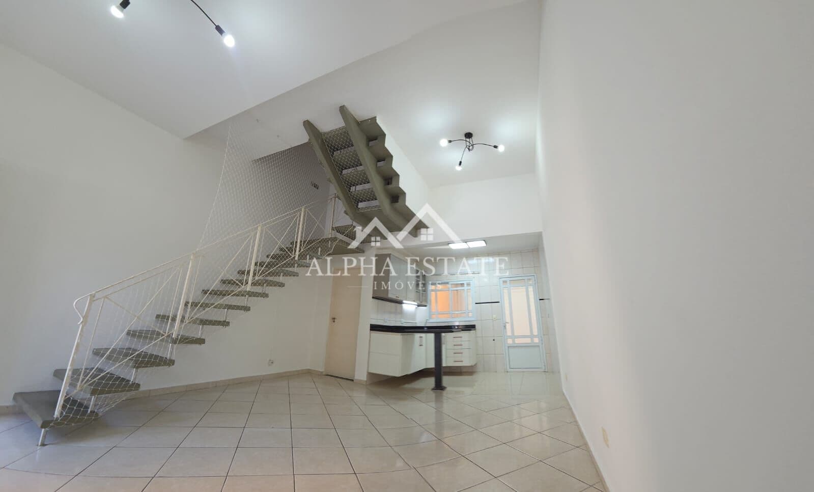 Casa em condomínio à venda no bairro Jardim Tupanci - Barueri/SP