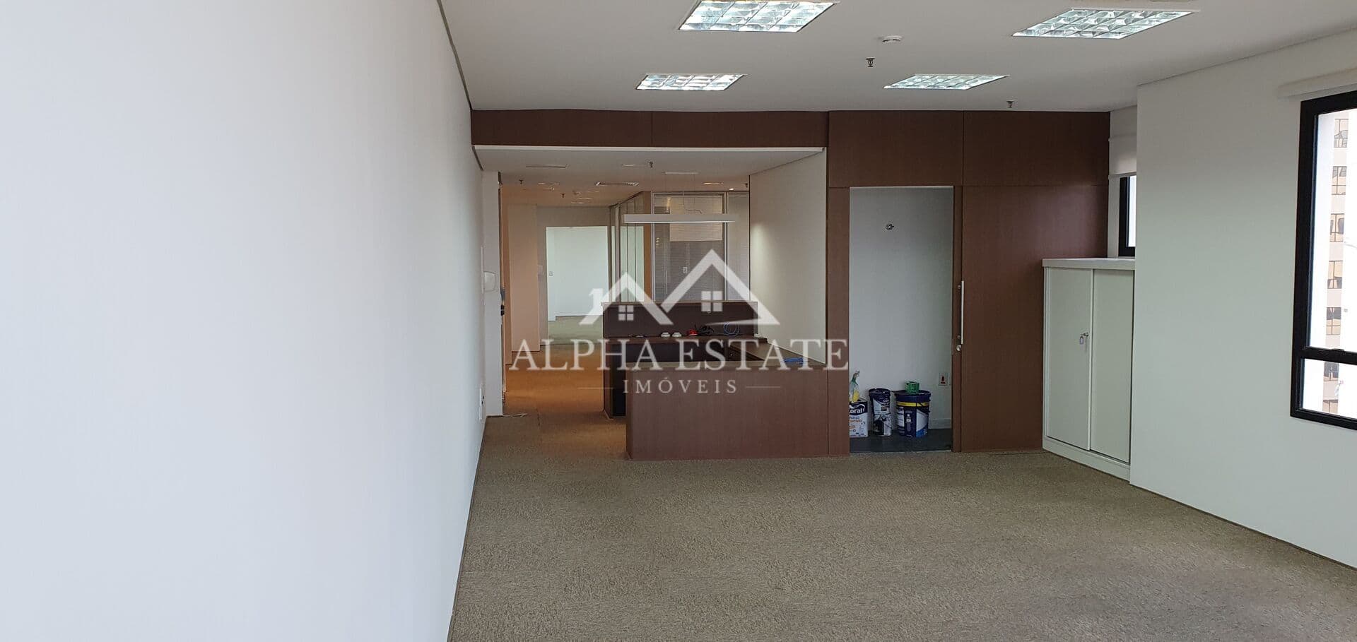 Sala em Prédio Comercial de Alphaville