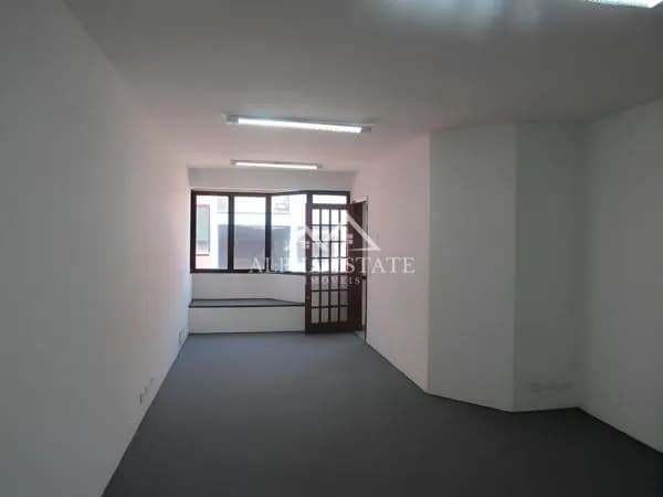 Sala no Centro Comercial Alphaville – CCA