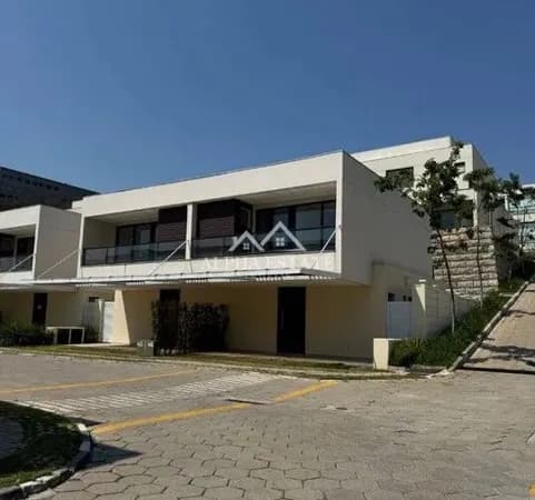 Casa sem uso para alugar em condomínio de Alphaville