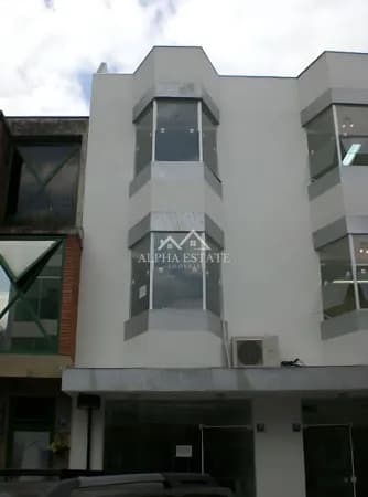 Prédio no Centro Comercial Alphaville