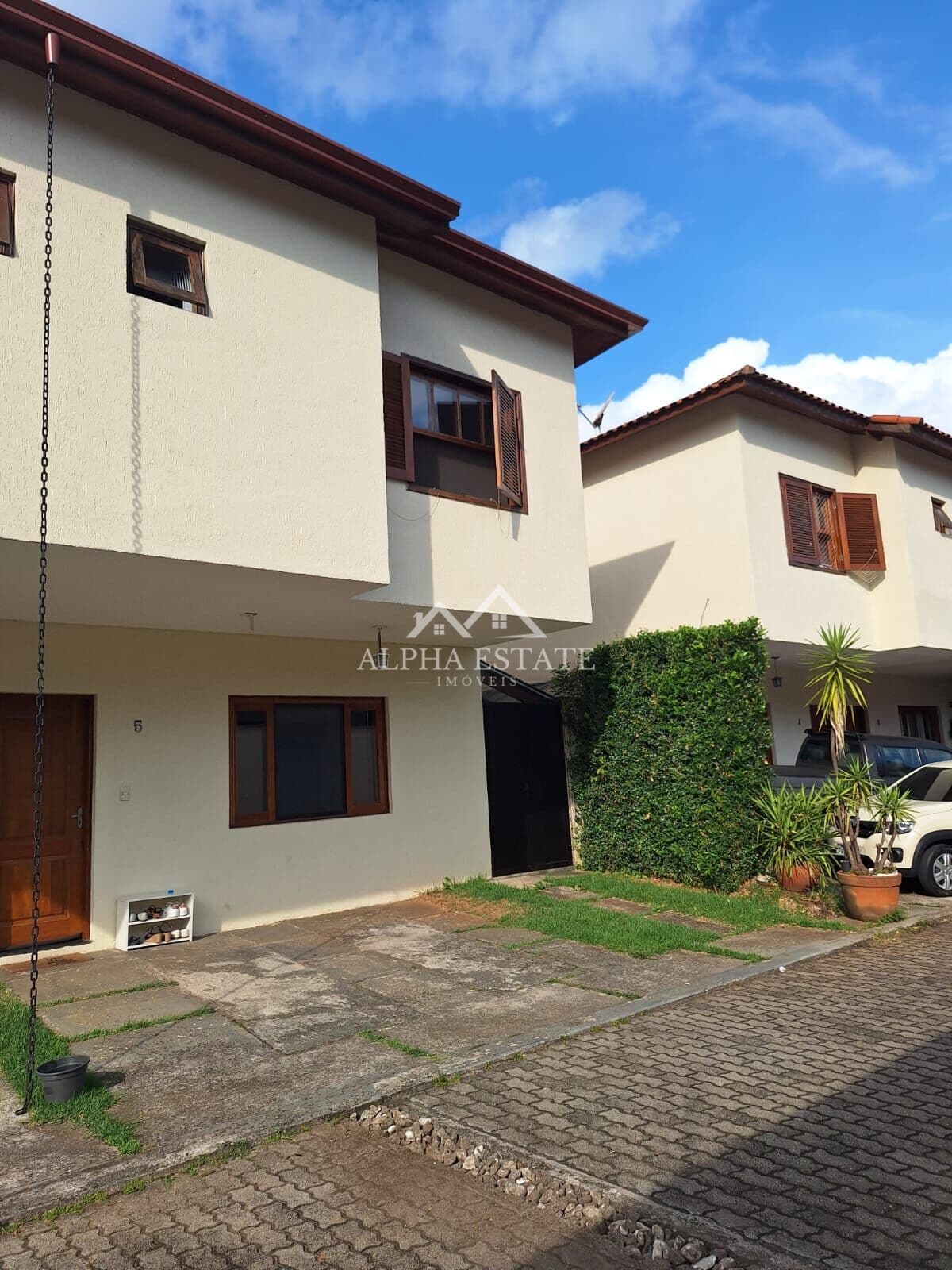 Casa de condomínio à venda no bairro Jardim Tupanci - Barueri/SP