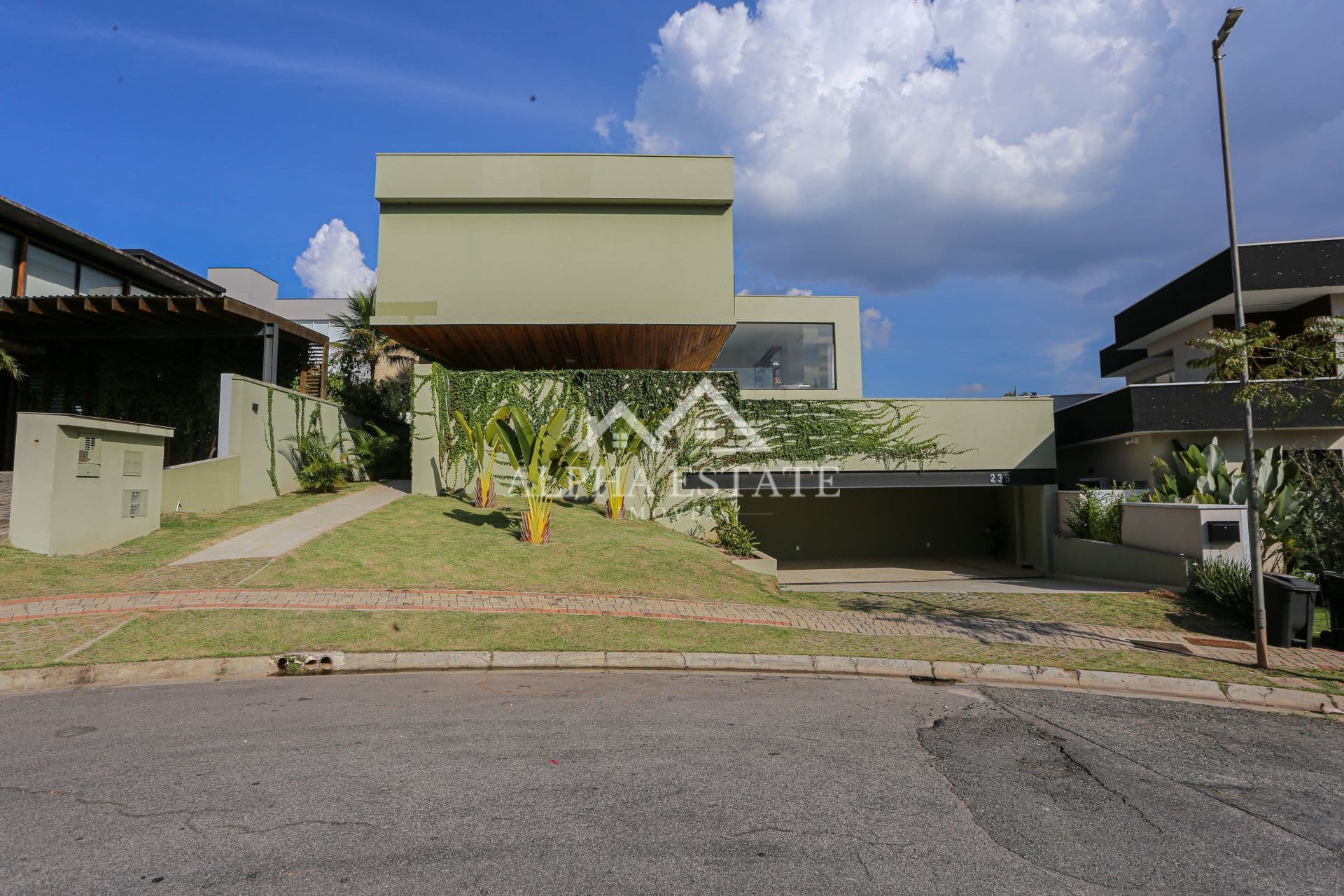 Casa em Santana de Parnaíba - Tamboré
