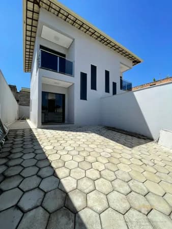 Sobrado em Sarzedo - Centro