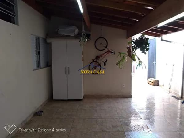 Casa Residencial com Ponto para comércio