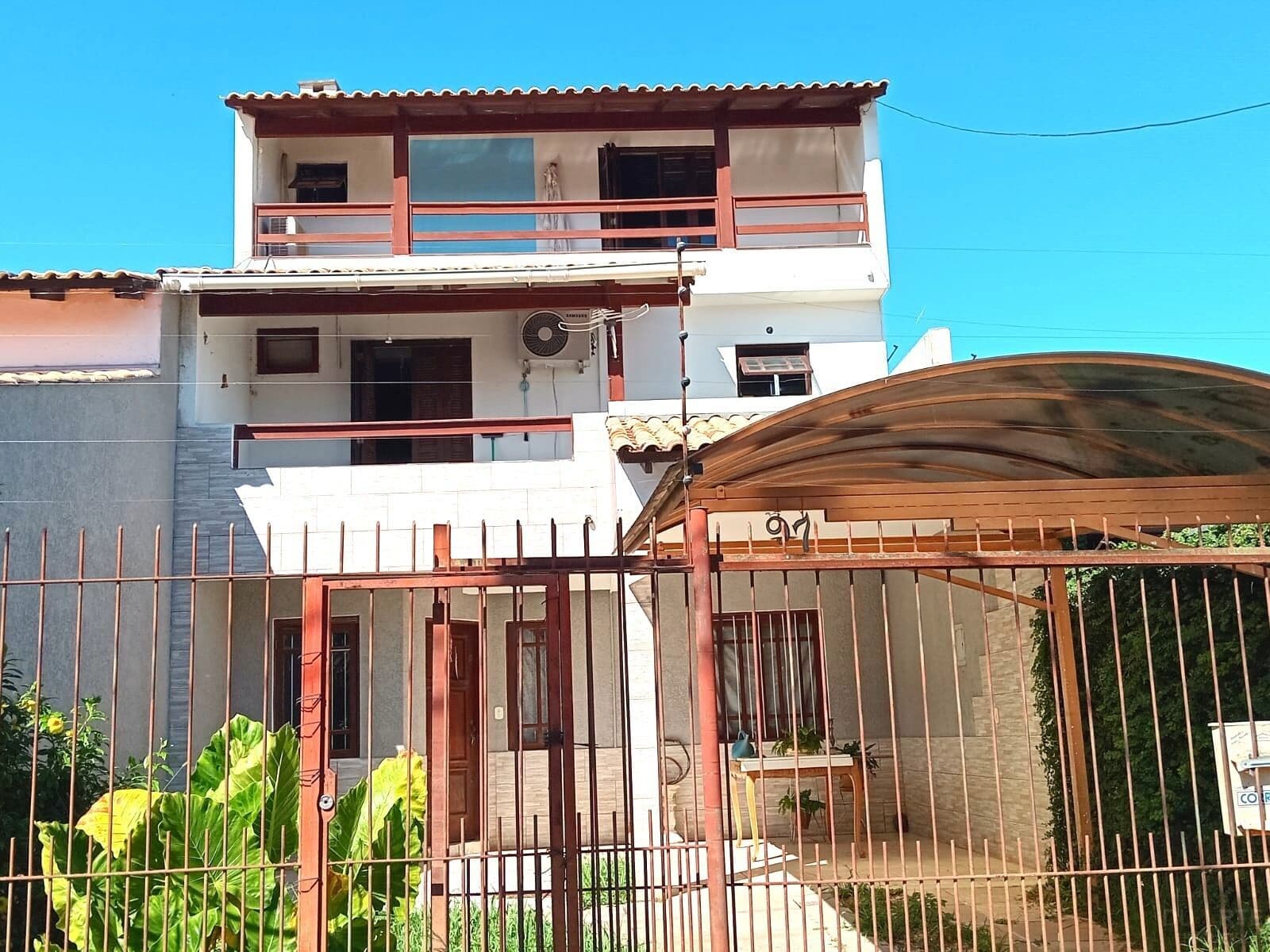 Casa Sobrado no bairro Guarujá de Porto Alegre/RS
