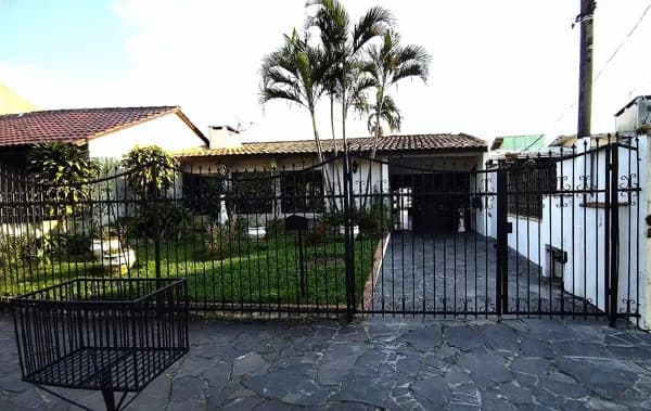 Casa Térrea no bairro Guarujá de Porto Alegre/RS