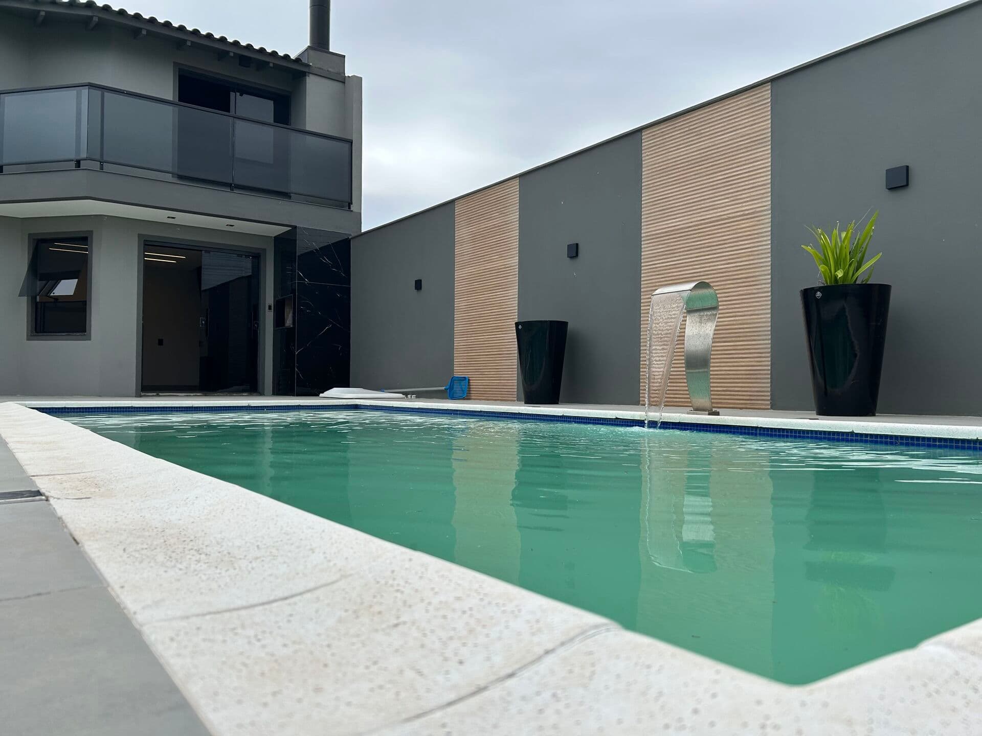 Casa Alto Padrão com Piscina e de esquina