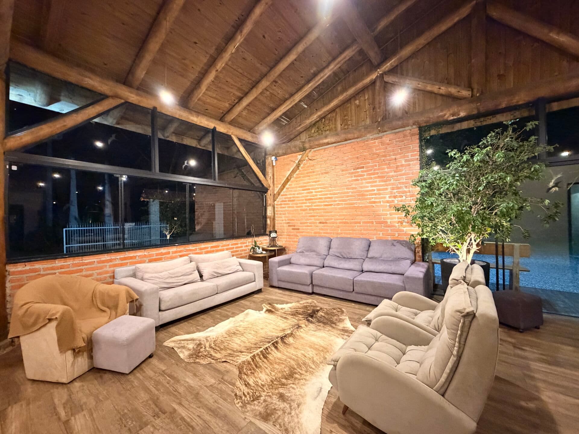 Chácara à Venda no Quiriri com 60.000 m², 6 Suítes e Estrutura para Eventos