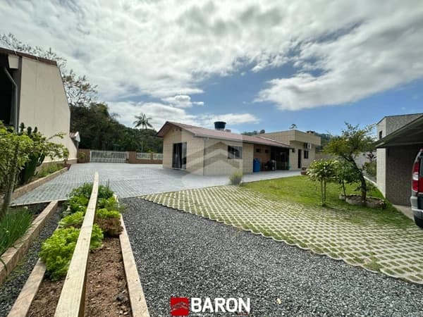 Casa - Com piscina | Bairro São Pedro