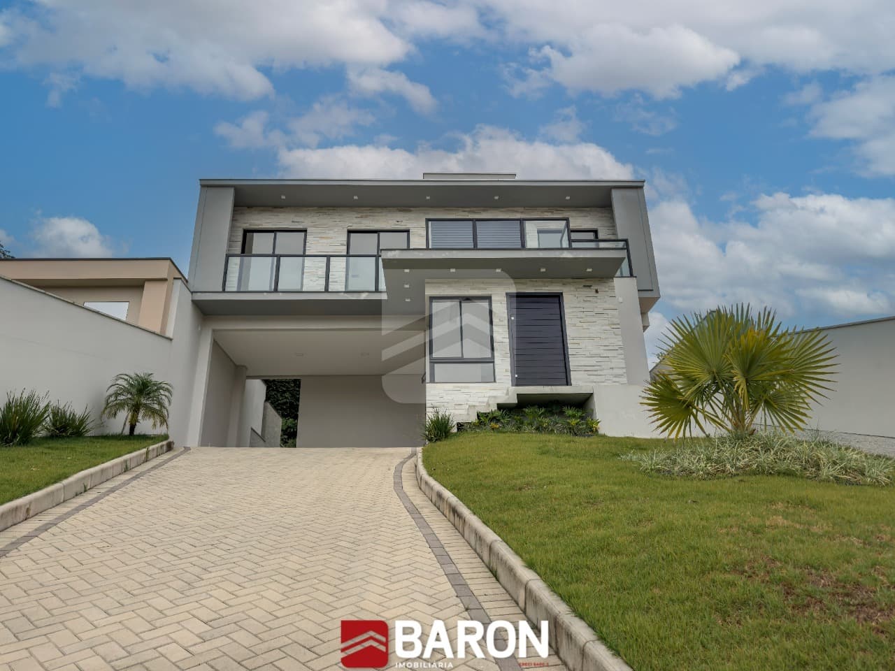 Casa - 3 Dormitórios | Bairro Primeiro de Maio