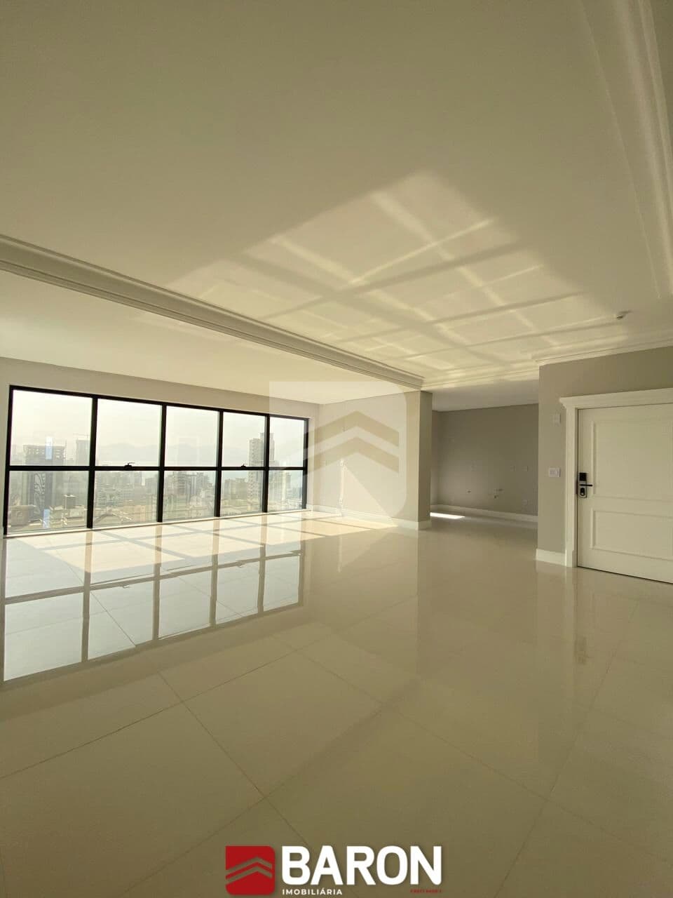 Apartamento à venda no bairro Meia Praia em Itapema/SC