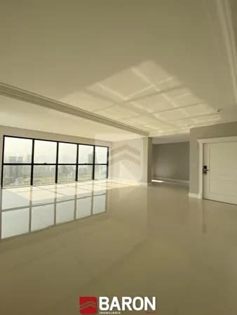 Apartamento à venda no bairro Meia Praia em Itapema/SC