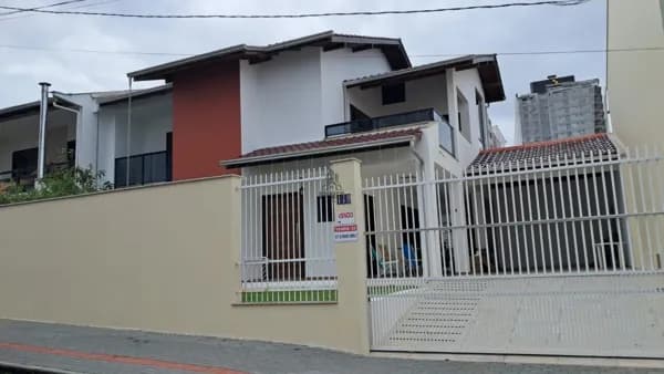 CASA QUADRA MAR - SEMI MOBILIADO