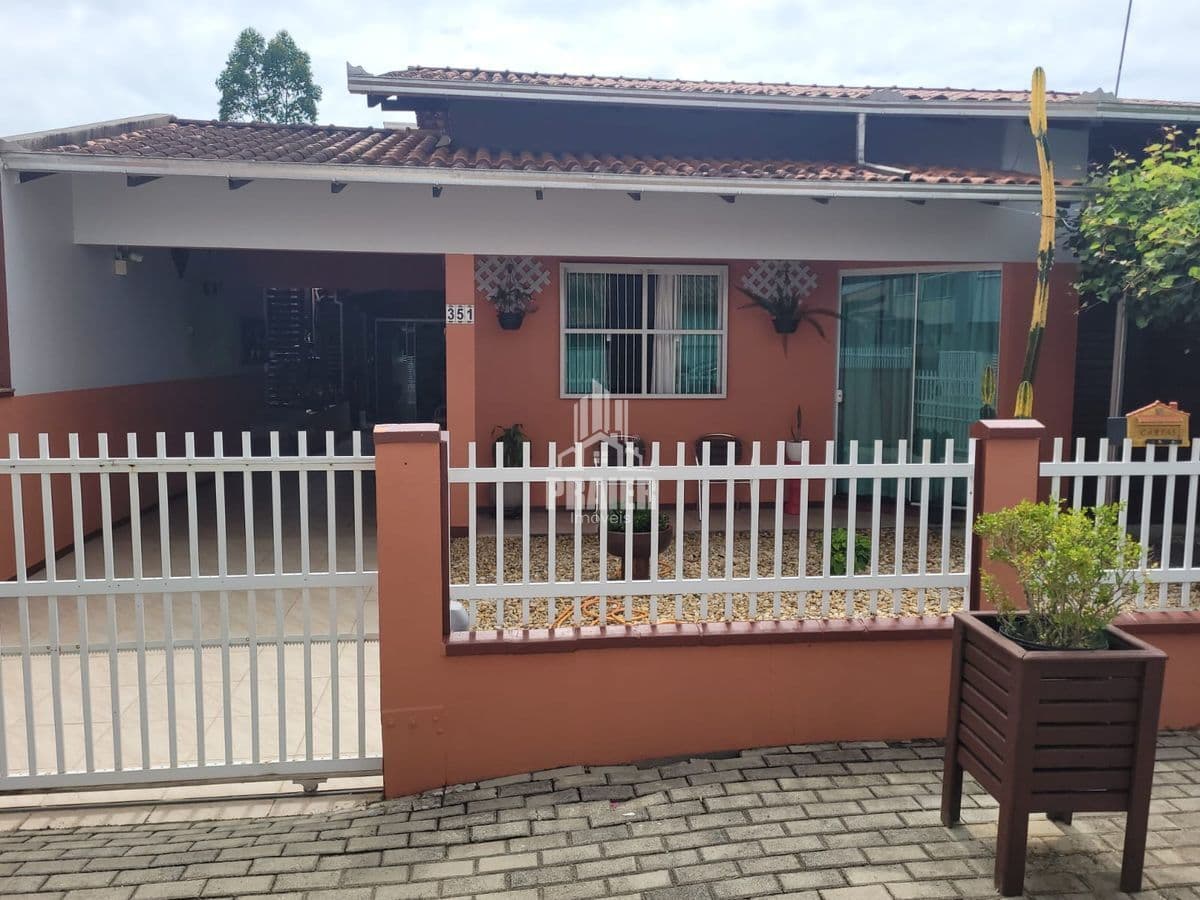 CASA MOBILIADA EM ITAJUBÁ