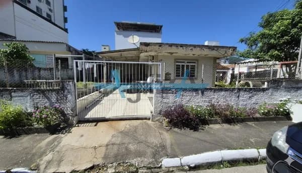 🏡 Oportunidade Única: Terreno com Casa no Bairro Nações, Balneário Camboriú!