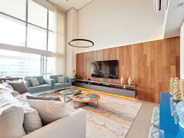 Apartamento Luxuoso Mobiliado e Decorado em Alphaville | Pé-Direito Duplo e 4 Suítes