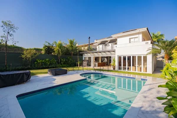 Casa Alto Padrão com 4 Suítes, Piscina Aquecida e Energia Fotovoltaica em Terreno de 1.098 m²