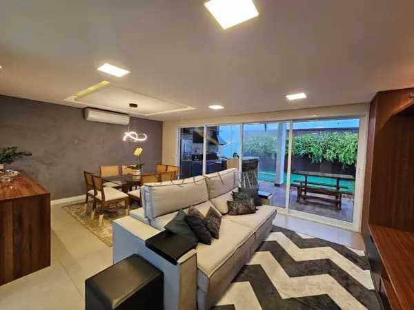 Casa no Tamboré 4 em Alphaville, Santana de Parnaíba/SP