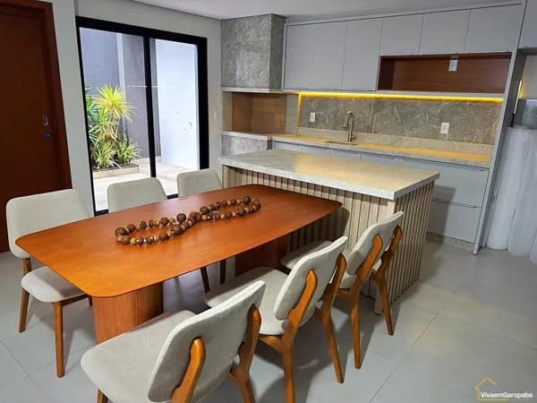 Casa 03 - Alto Padrão no Centro de Garopaba