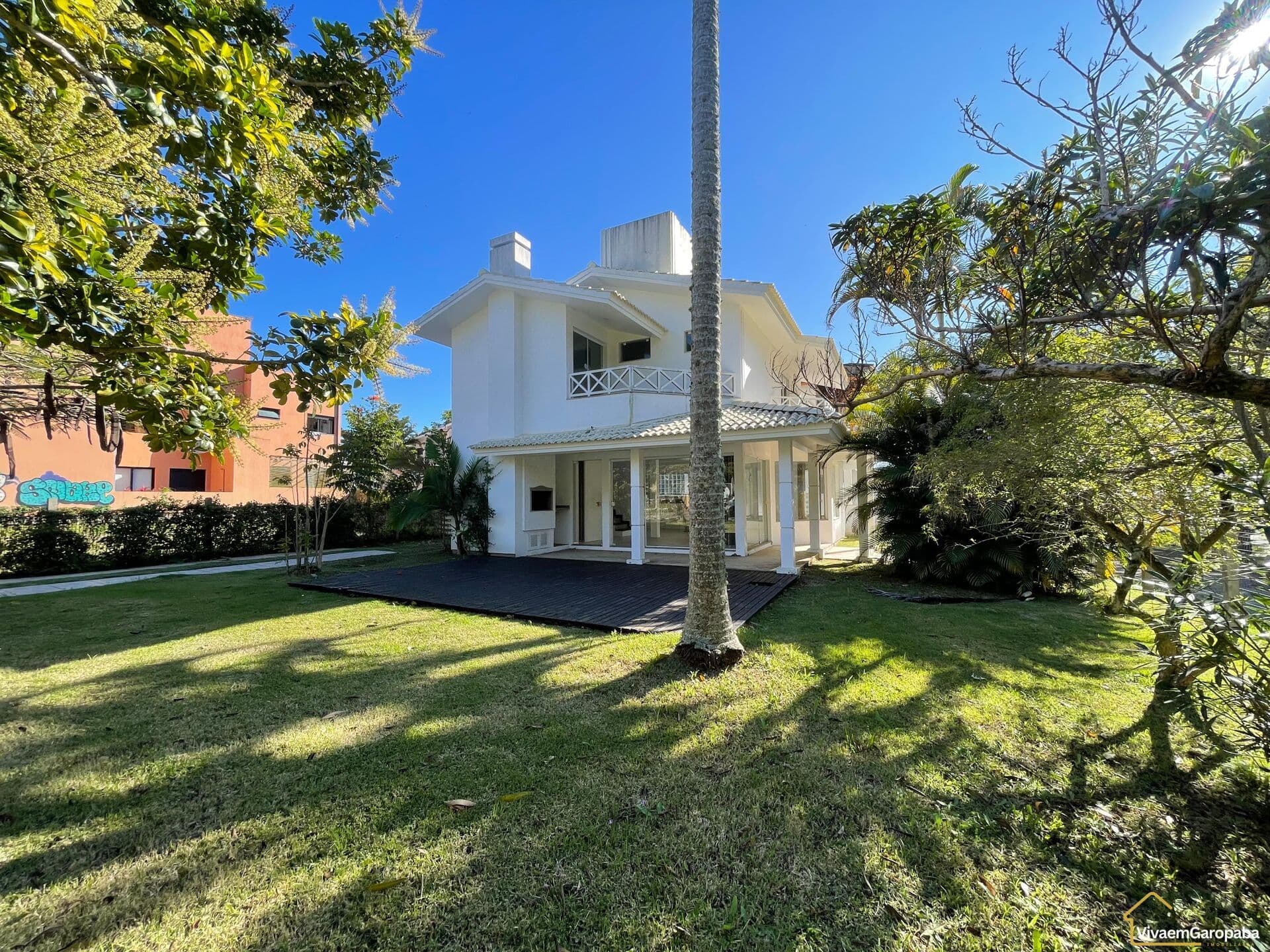 Casa Alto Padrão com terreno amplo