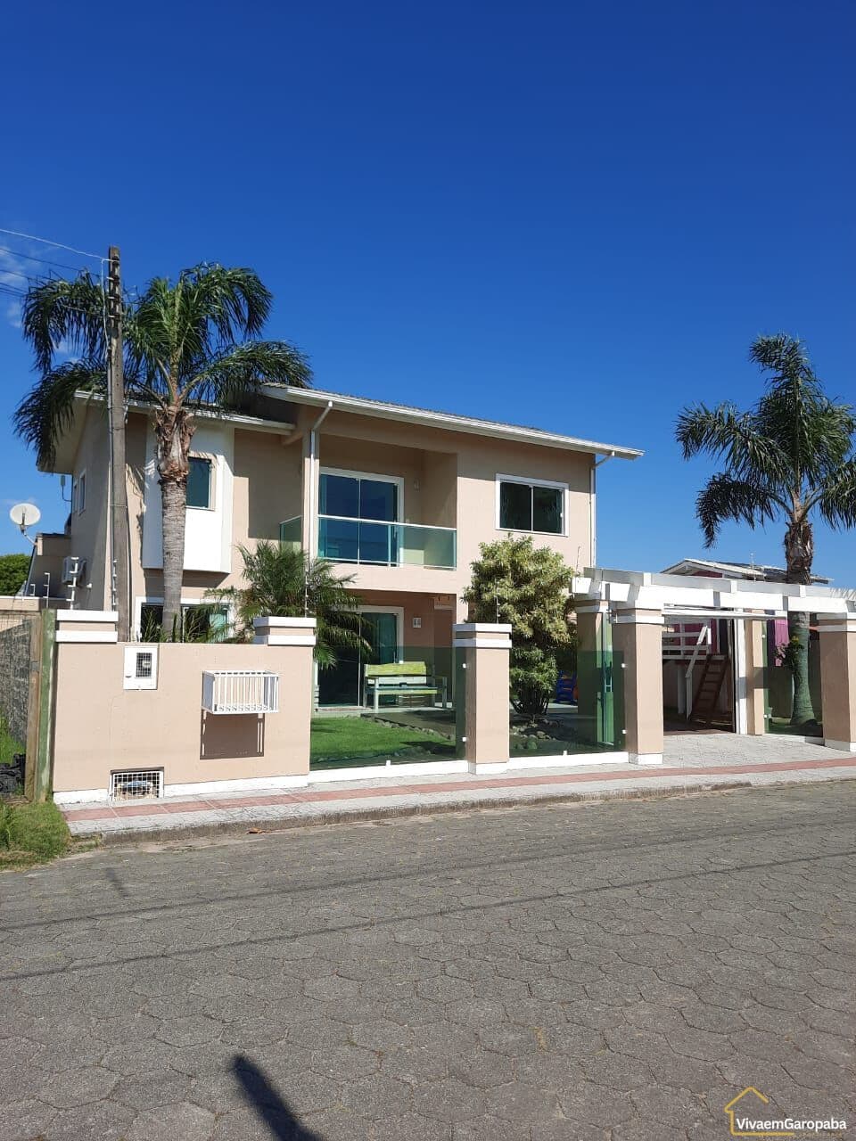 Casa Alto Padrão, Localizada no Bairro Areias de Palhoçinha