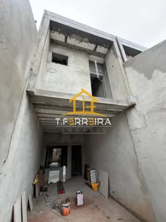 Sobrado Frontal com 03 dormitórios sendo 01 suíte e 02 vagas na Vila Laís - Penha!!!